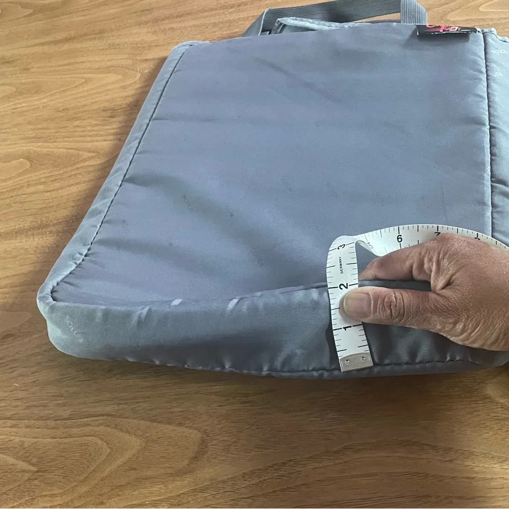 Laptop sleeve